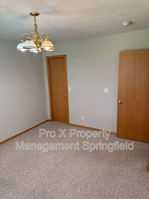 Building Photo - 3807 W Montclair