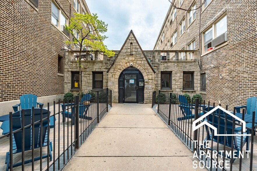 Building Photo - 5651 N Ashland Ave