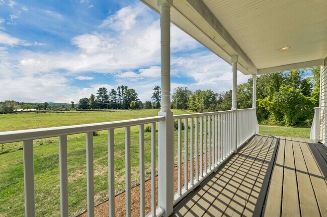 Building Photo - 172 Center St