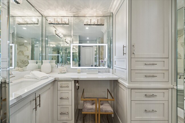 Building Photo - 15 Greenway Plz