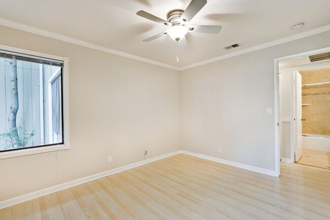 Building Photo - 2/2 Downstairs Condo in a Great Location Nestled Behind EBAY in The Hamilton Corners Community