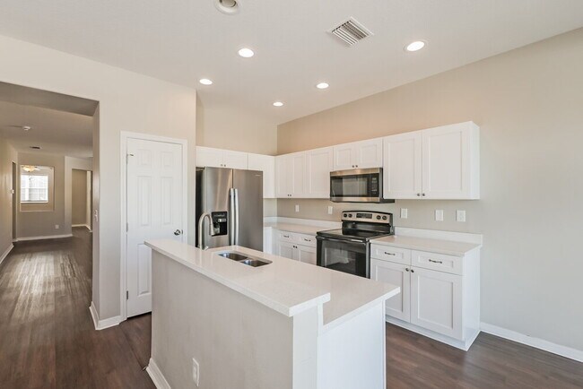 Building Photo - 425 Chimney Rock Dr