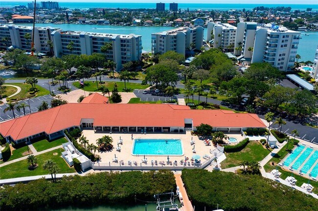 Building Photo - 7907 Sailboat Key Blvd S