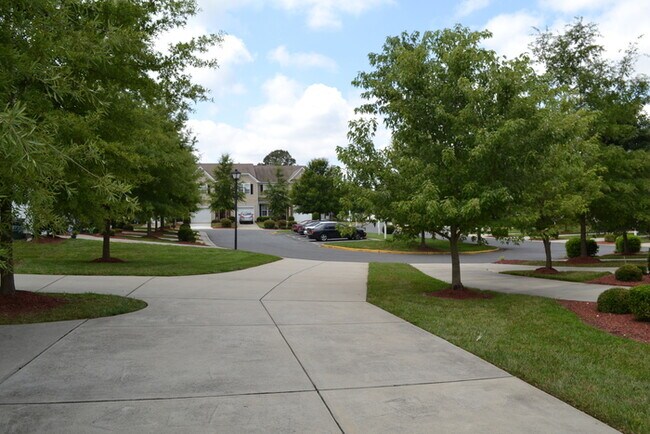 Building Photo - Great Townhome in Abbotts Glen!