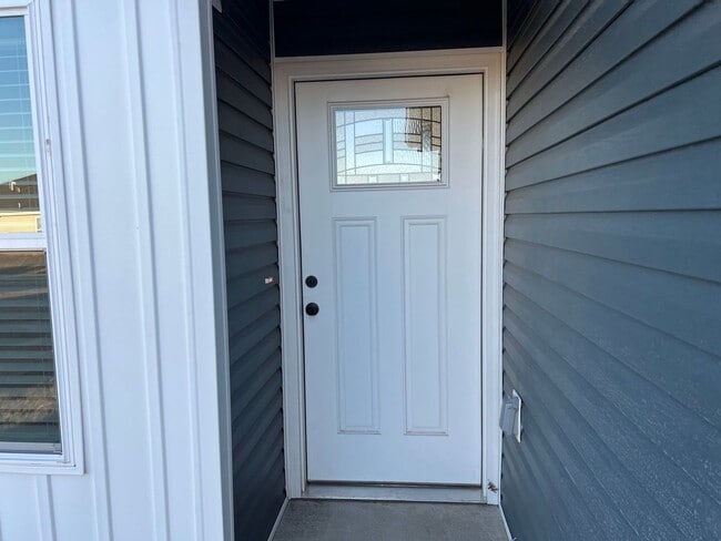 Building Photo - New Beginnings Start with AMRR: 3 Bedroom ready for move in!