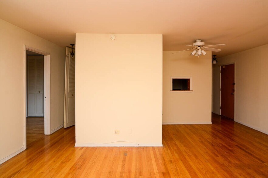 Building Photo - 665 W Wrightwood Ave