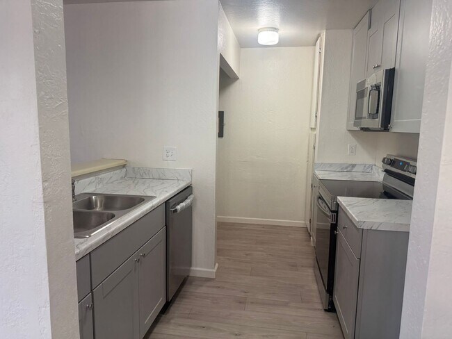 Building Photo - FT125-#4-HB 1X