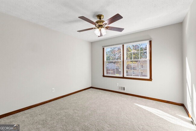 Building Photo - 102 Bluegill Trce