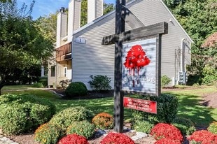 Building Photo - 8 Rose Ln