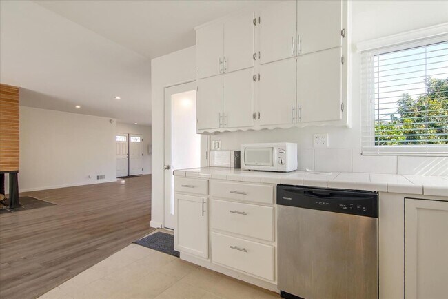 Building Photo - 11856 Beatrice St