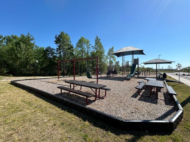 Building Photo - 3 bedroom, 2 bathroom single story home ne...