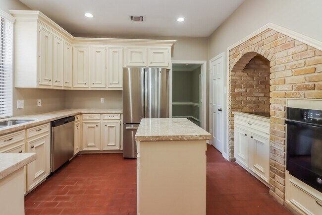 Building Photo - 6031 Spring Creek Ln