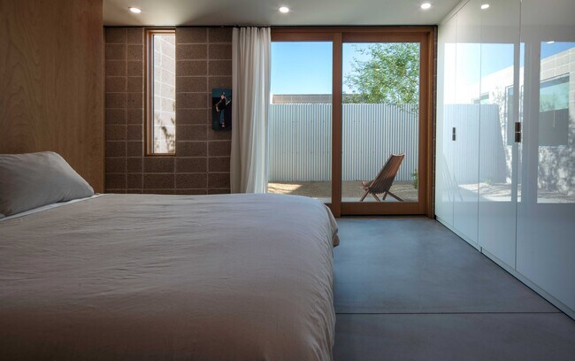 Building Photo - 1626 E Palm Ln