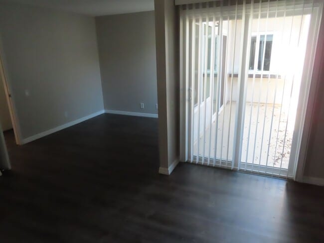 Building Photo - Renovated, upstairs one bedroom condo in M...
