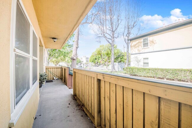 Building Photo - 8748.5 Belford Ave