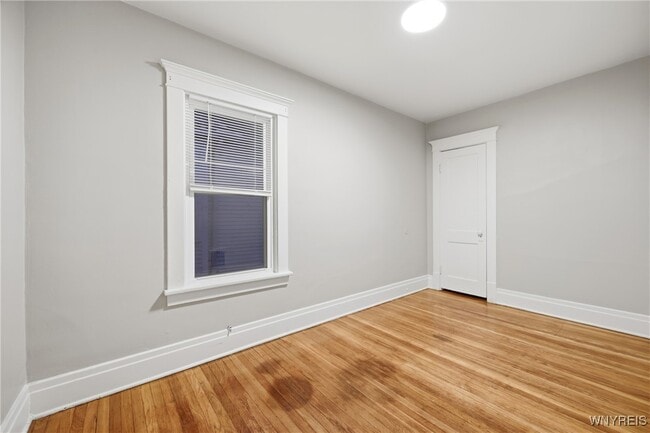 Building Photo - 359 Parkdale Ave