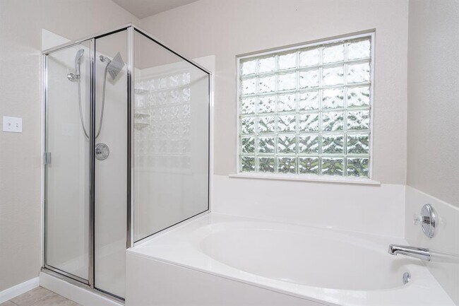 Building Photo - 806 Bedford Ct