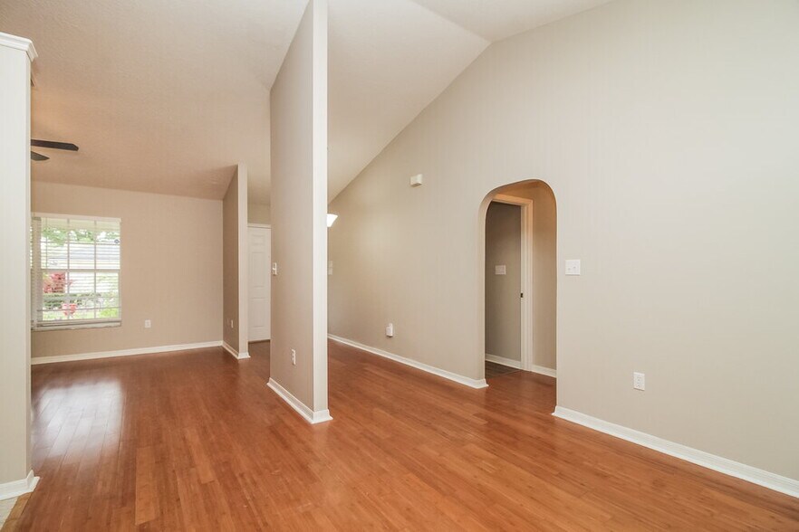 Building Photo - 611 Chautauqua Dr