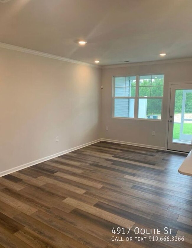 Building Photo - Stunning Brand New 3 Bed, 2.5 Bath Townhom...