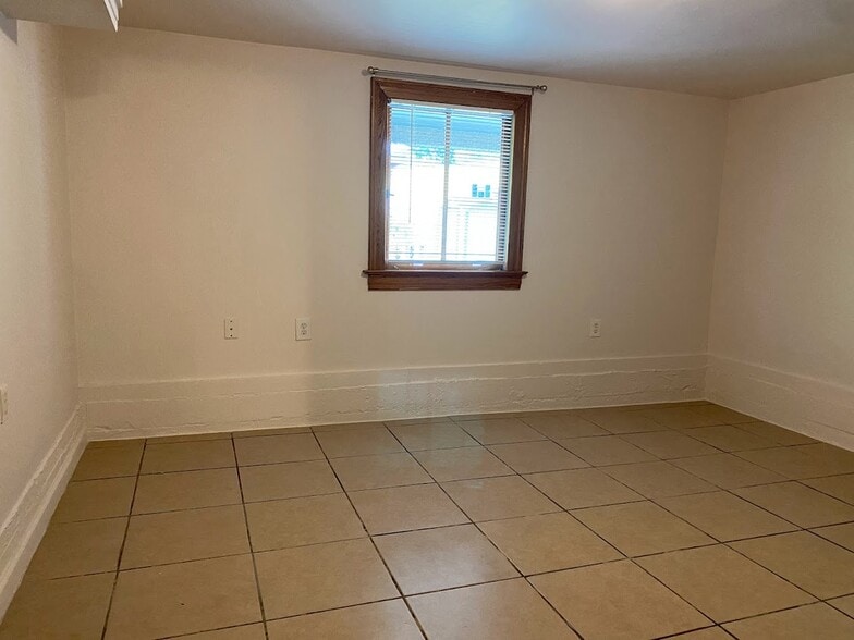 Building Photo - 1823 Robert St