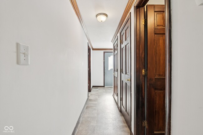 Building Photo - 218 W Main St