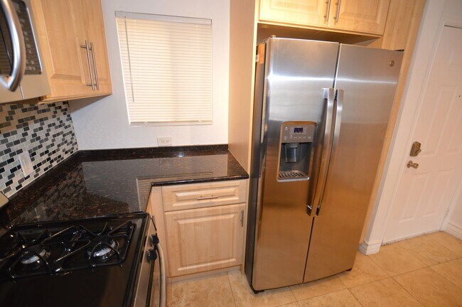 Building Photo - Meridian Unfurnished 1 Bed | 1 Bath Luxury Condo