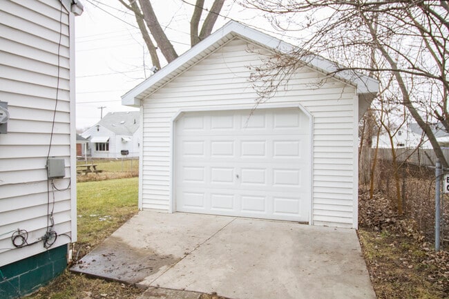 Building Photo - 25 Willamont Rd