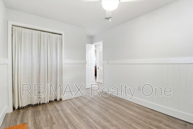 Building Photo - 750 NE 2nd Ave