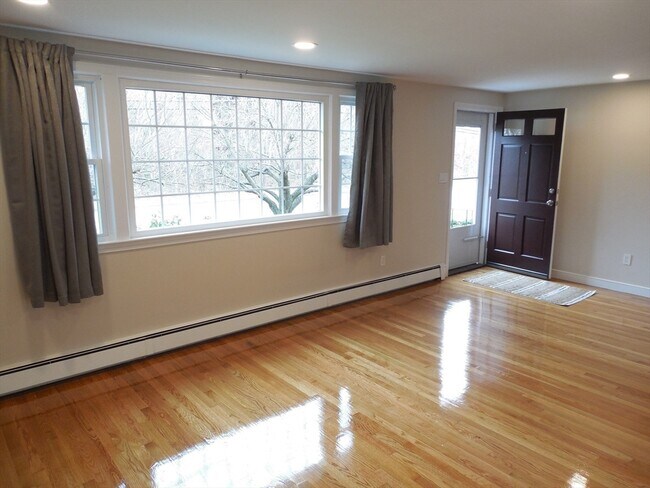 Building Photo - 166 Totten Pond Rd