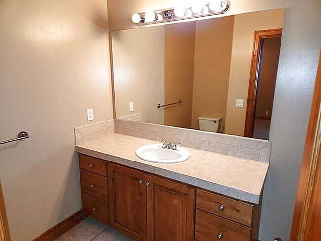 Building Photo - Beautiful Ranch Place Home