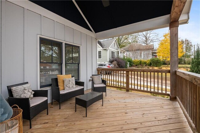 Building Photo - 1393 Glenwood Ave SE