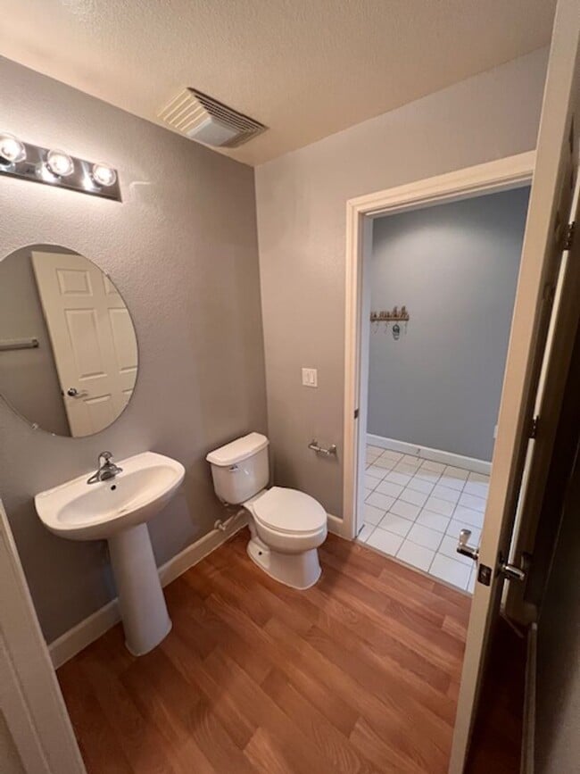 Building Photo - Stunning 1-Bedroom, 1-Bathroom Condo in Guard Gated Park Avenue's Luxury Midrise, Conveniently Lo...