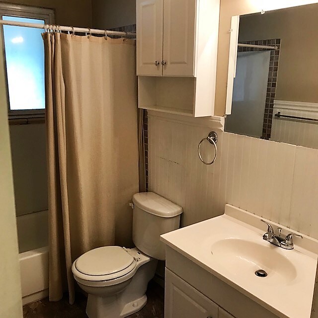 Building Photo - 4945 Wyandot St