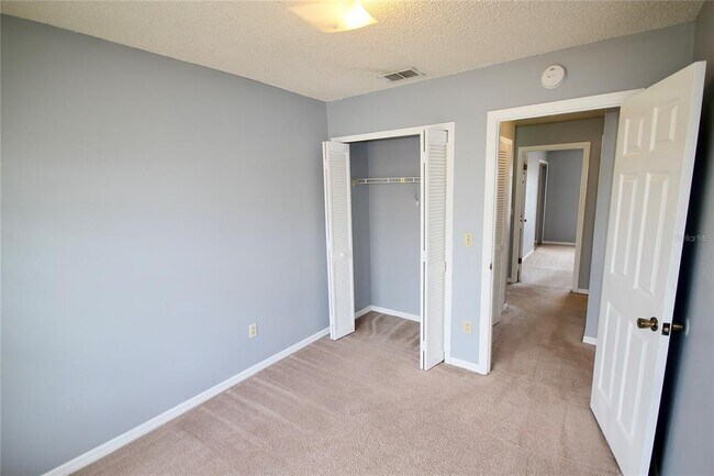 Building Photo - 3283 Oak Lake Pl