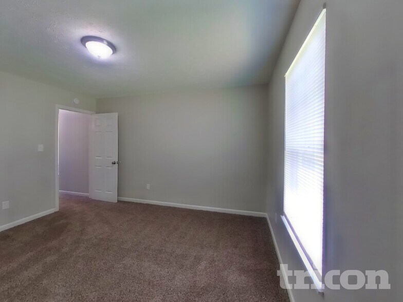 Building Photo - 1833 Murdoch Dr