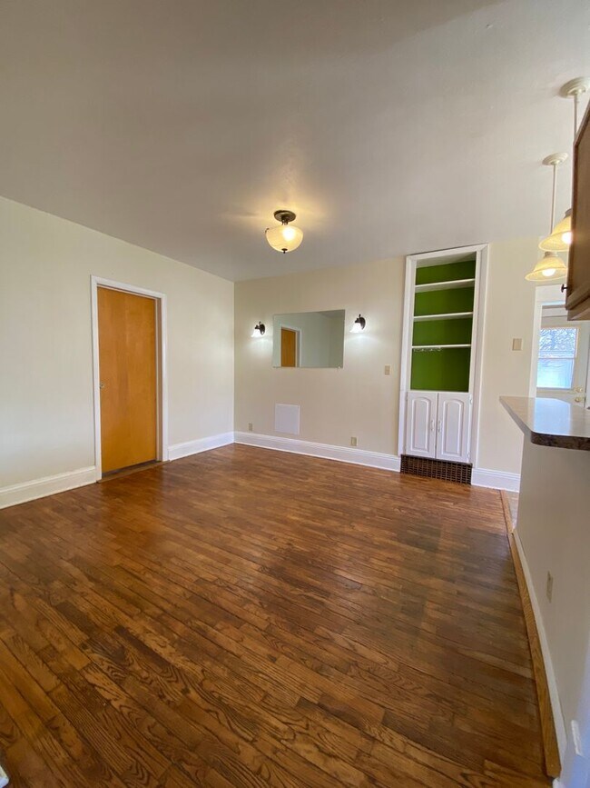 Building Photo - 3 Bedroom Home in Elkhart with Garage and ...
