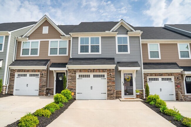 Primary Photo - 3BR/2.5BA Fully-Loaded Luxury Townhome on ...