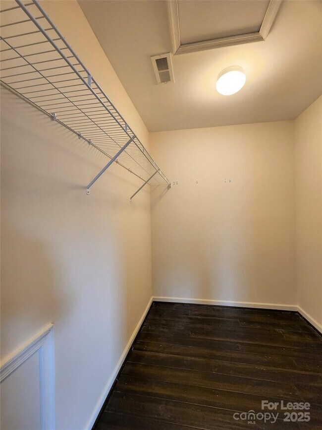 Building Photo - 1295 Farm Branch Dr SW