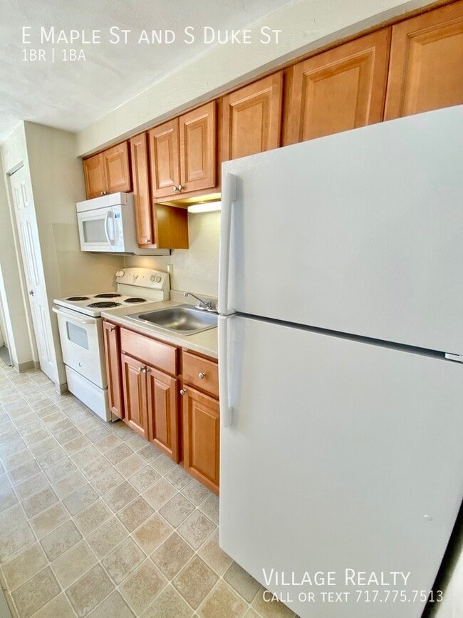 Building Photo - 501 E Maple St