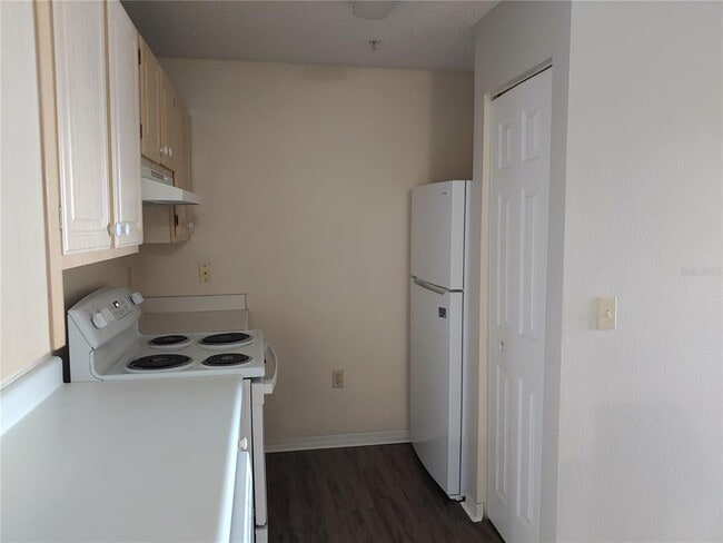 Building Photo - 1969 Summer Club Dr