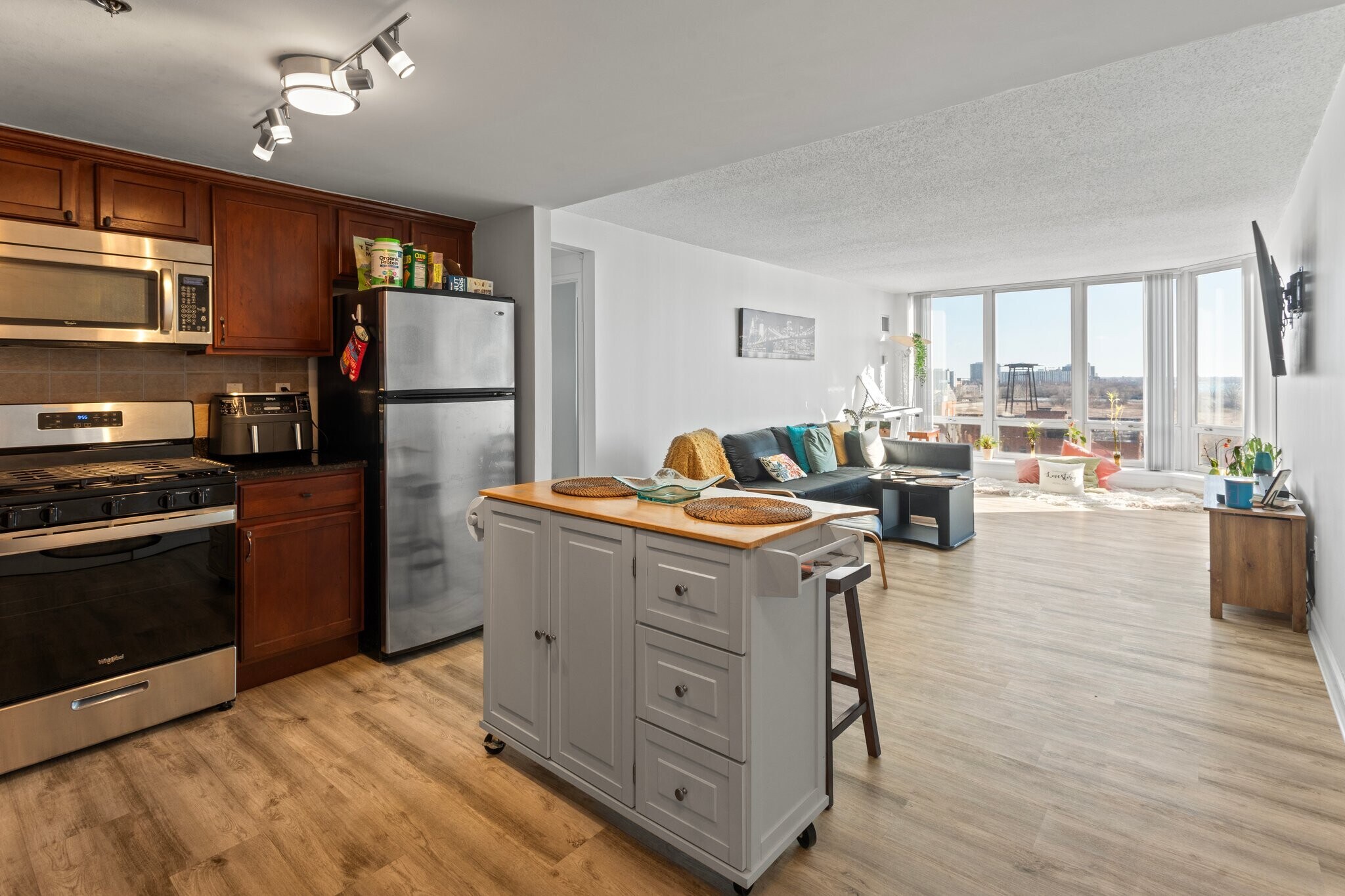 Building Photo - 250 E Harbortown Dr