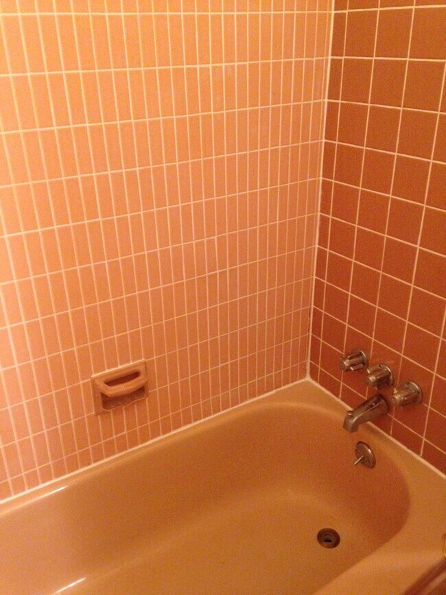 Building Photo - 1975 Beyer Ave