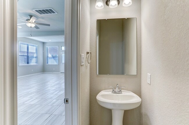 Building Photo - 2527 Terrace Point Dr