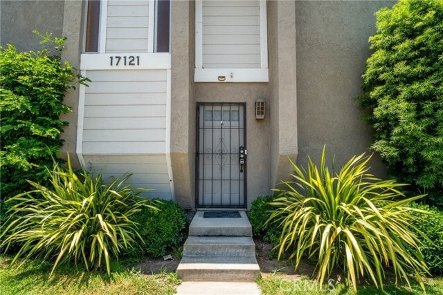 Building Photo - 17121 Green Ln