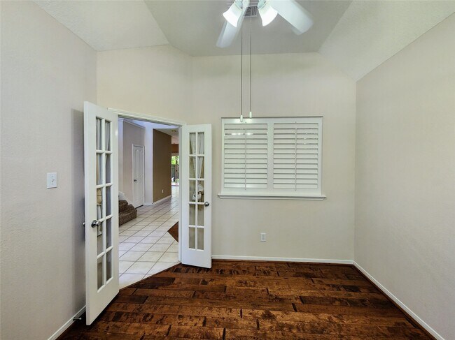 Building Photo - 11 Cider Mill Ct