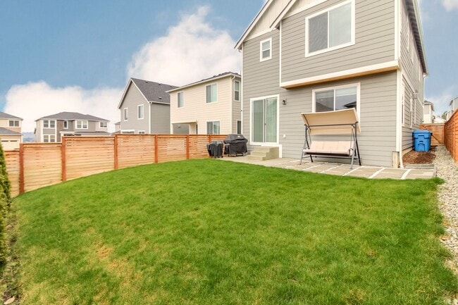 Building Photo - Beautiful 3 Bedroom 2.5 Bathroom Property