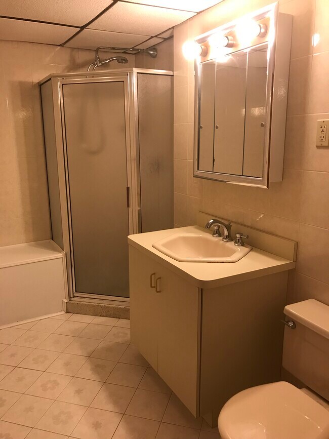 Building Photo - 182 Kittredge St