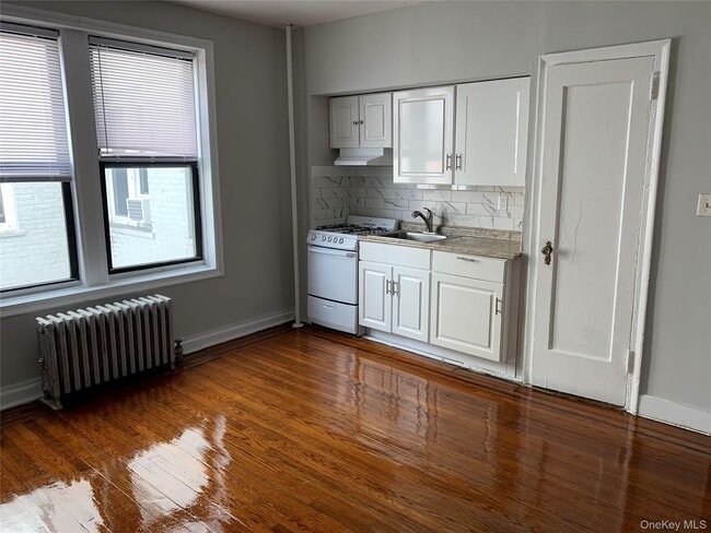 Primary Photo - 215 E Broadway