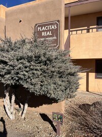 Building Photo - 405 Cam De La Placita