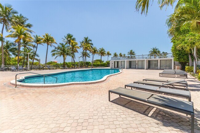 Building Photo - 2655 Collins Ave